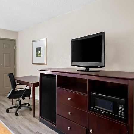 Days Inn By Wyndham Petersburg/South Fort Lee Bagian luar foto