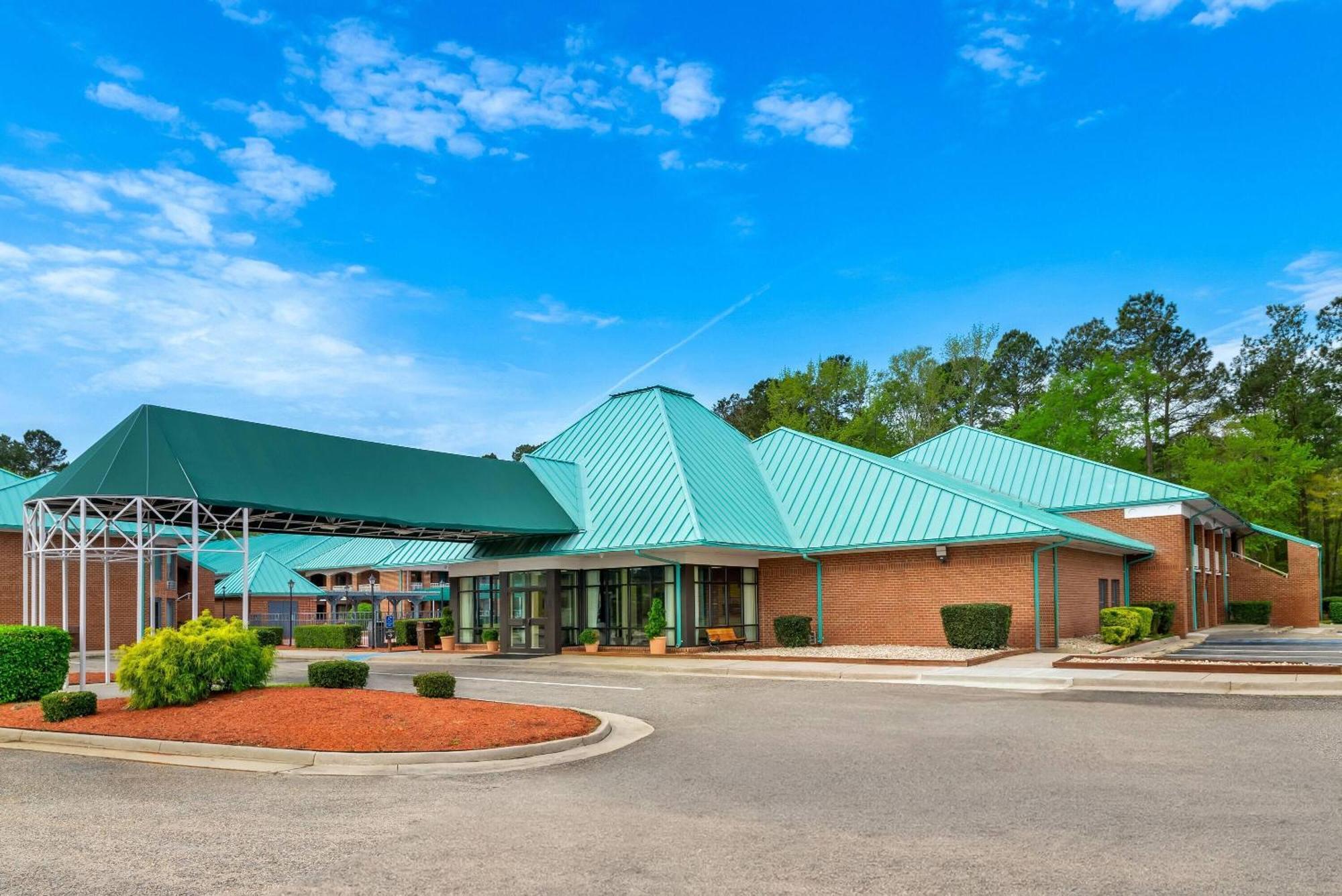 Days Inn By Wyndham Petersburg/South Fort Lee Bagian luar foto