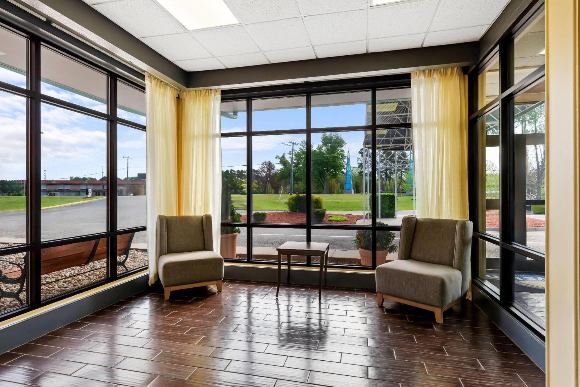 Days Inn By Wyndham Petersburg/South Fort Lee Bagian luar foto