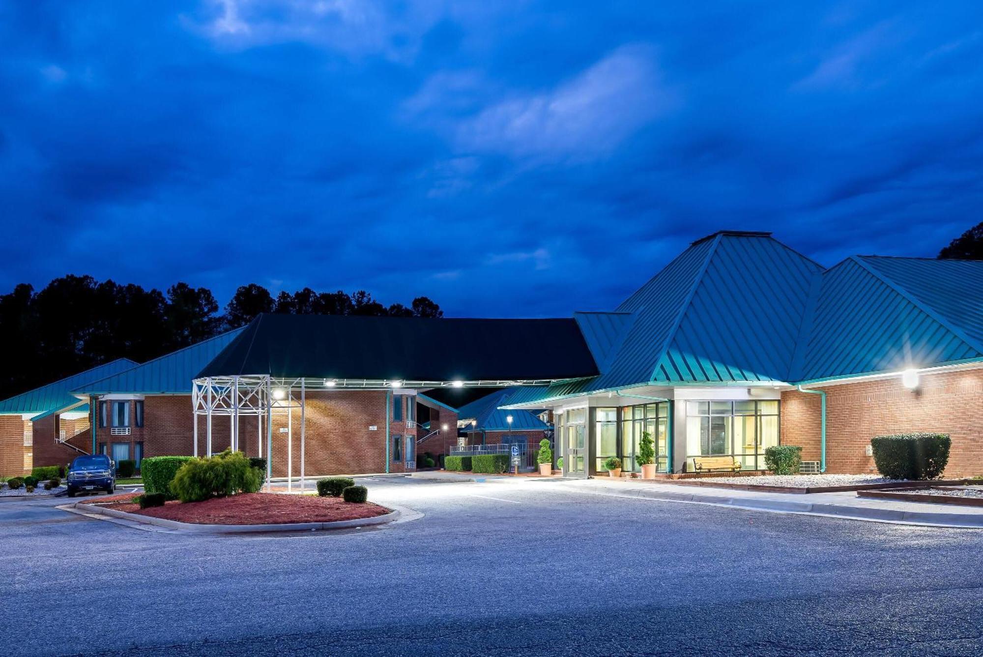 Days Inn By Wyndham Petersburg/South Fort Lee Bagian luar foto